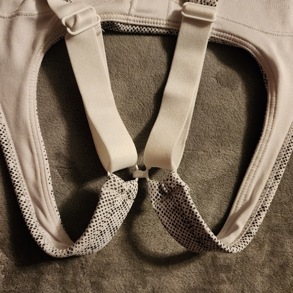 Set of Curves and Combatboots Snake print leggings and bra. - Picture 7 of 9